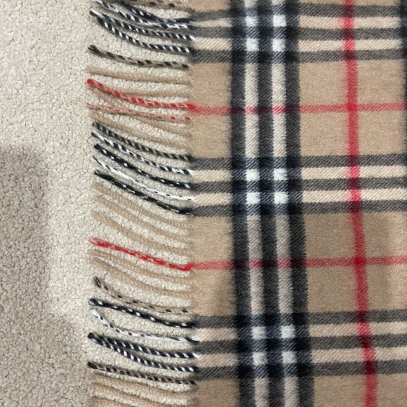 Burberry Traditional Checkered 100% Cashmere Medium Beige Scarf - Picture 4 of 11